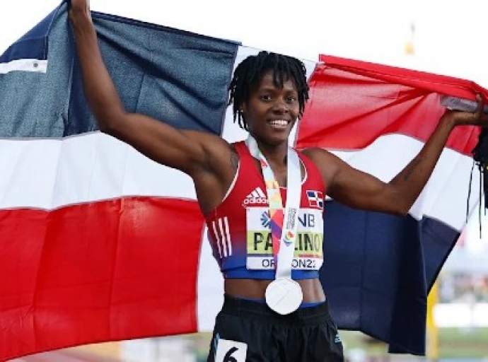 Marileidy Paulino of the Dominican Republic won gold in the women’s 400 metres in a new meet record.