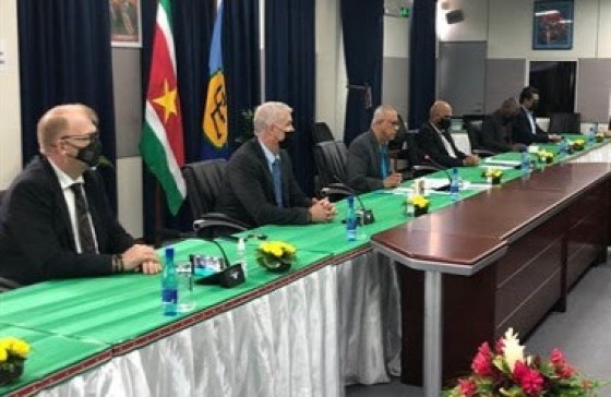 HPSG director Benny Falk and engineer Jesper Nielsen convened a press conference on March 20 last year with ministers Armand Achaibersing (Finance and Planning), Albert Ramdin (Foreign Affairs, International Business and International Cooperation) and David Abiamofo (Natural Resources). Photo: CDS