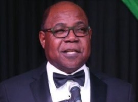 Tourism Minister Edmund Bartlett addressing the Jamaica Hotel and Tourism Association function (JIS Photo)