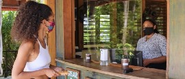 A vacationer arrives at Rockhouse hotel in Negril, Jamaica. (Image via Rockhouse and Skylark Hotels)
