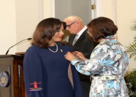 Outgoing US Ambassador Candance Bond, being bestowed with the Hummingbird Medal (Gold) by President Christine Kangaloo (Photo courtesy Office of the President)