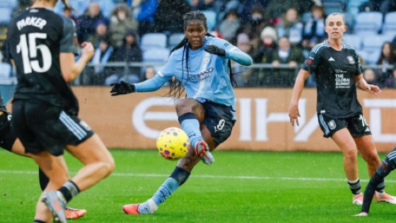 Khadijah Shaw (centre) has been named the Professional Footballers’ Associations (PFA) Women’s Player of the Yea