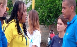 The CAPAC chief, Chantale Valcourt (second left), talks to WFP staff in Port-au-Prince (CAPAC Photo)