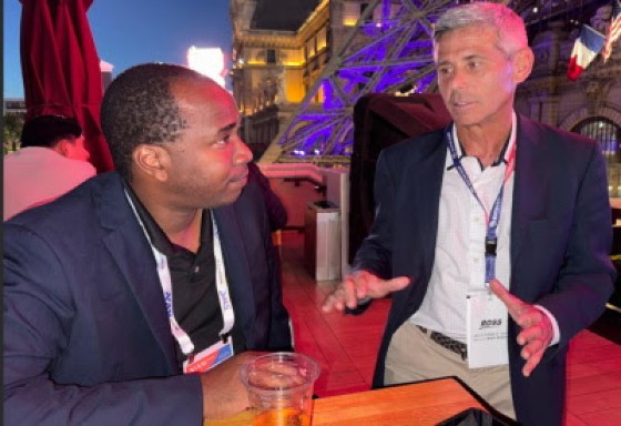 Jose Iganacio Gonzalez-Nunez, senior vice president Americas Video Business Unit at Eutelsa (right) with the chief executive officer Co-op Cable Inc, Richard Rawlins .