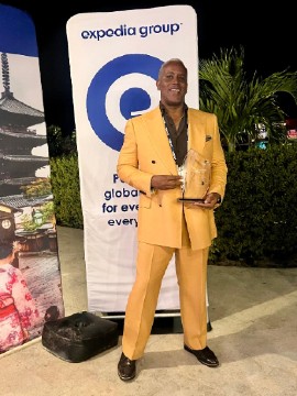 Sheldon Keens-Douglas, Resort Manager at Spice Island Beach Resort, with Expedia’s 2026 Top Guest Experience Award
