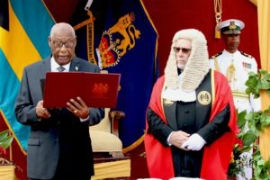 Smith, left, takes the oath of office.