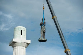 Removal of Robert E. Lee statue, New Orleans, 2017, By Abdazizar — Wikimedia Commons