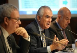 José Manuel Salazar-Xirinachs, ECLAC’s Executive Secretary (center), addressing the conference.