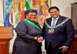 Barbados Prime Minister Mia Mottley receives one of Suriname’s highest award from President Chan Santokhi (CCMC Photo)