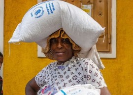 A woman in the Haitian capital Port-au-Prince collects food aid distributed by the UN. (WFP/Luc Junior Segur Photo)