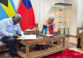 Prime Minister Phillip Davis and his Samoa counterpart Fiamē Naomi Mataʻafa signing agreements during their bilateral meeting (Ministry f Foreign Affairs photo)